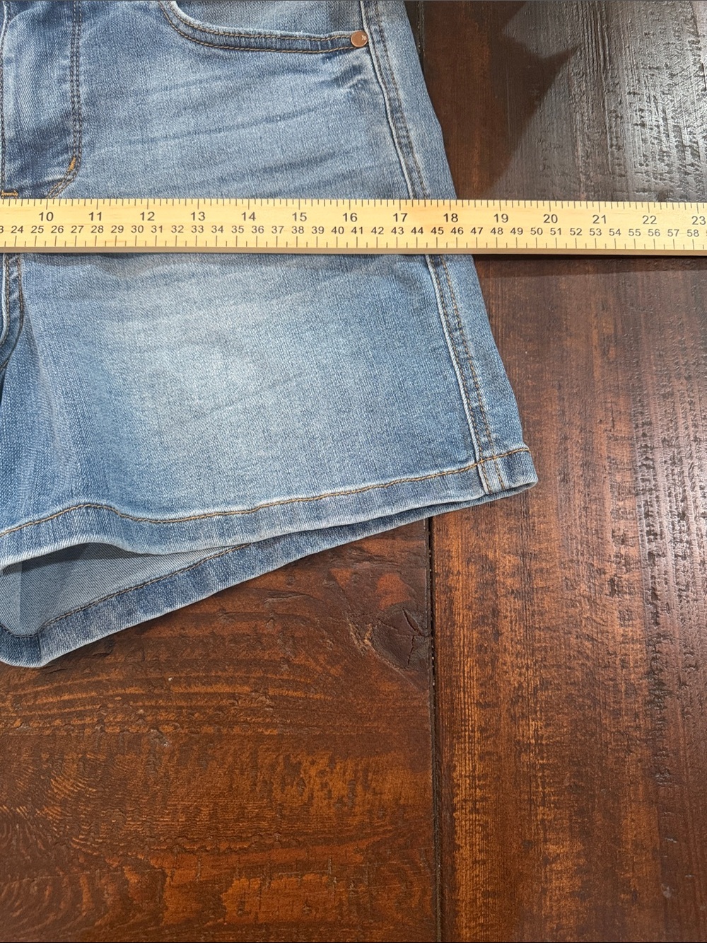 Judy Blue High Rise Sorbtek Denim Shorts Size Large Blue Medium Wash Stretch - Picture 11 of 13